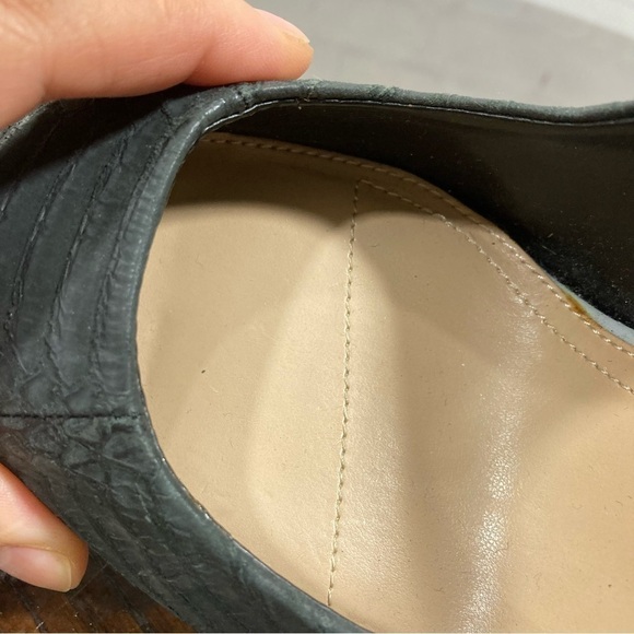 BCBG MAX AZRIA snake skin embossed leather pointy toe stiletto pumps 9.5 New - Picture 11 of 16